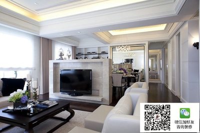 项目介绍 案例名称:北京远洋天著 建筑面积:375㎡. 室内格局:三居. 设计风格:现代简约. 设计理念: 北京装修公司at010.com.cn简欧风格的室内设计打破以往欧式深沉的色彩,大量使用的白色调,把欧式风格设计融入现代设计中浑然一体家居风格,白色调时尚温馨不突兀,客厅的白色墙面与白色地毯散发出的是淡雅清新的现代简欧味道,时尚的白色调沙发与装饰品的摆放,让整个客厅营造出时尚、高贵、轻松、愉悦的视觉感空间,没有任何的花哨装饰,地窗上有轻柔的纱幔,将